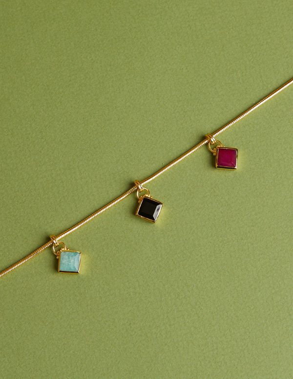 The Canberra Times A howto guide on how to layer necklaces Bonito