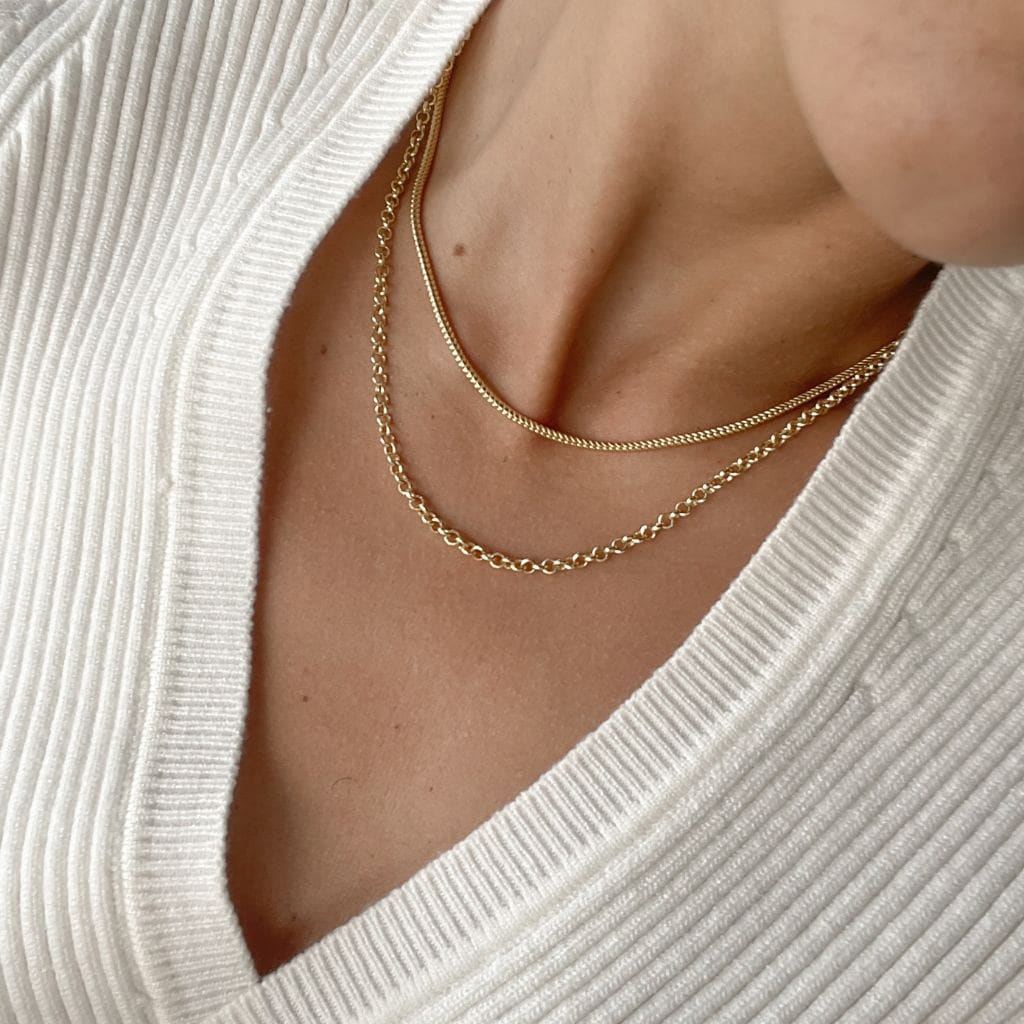 How to Layer Your Chain Necklaces